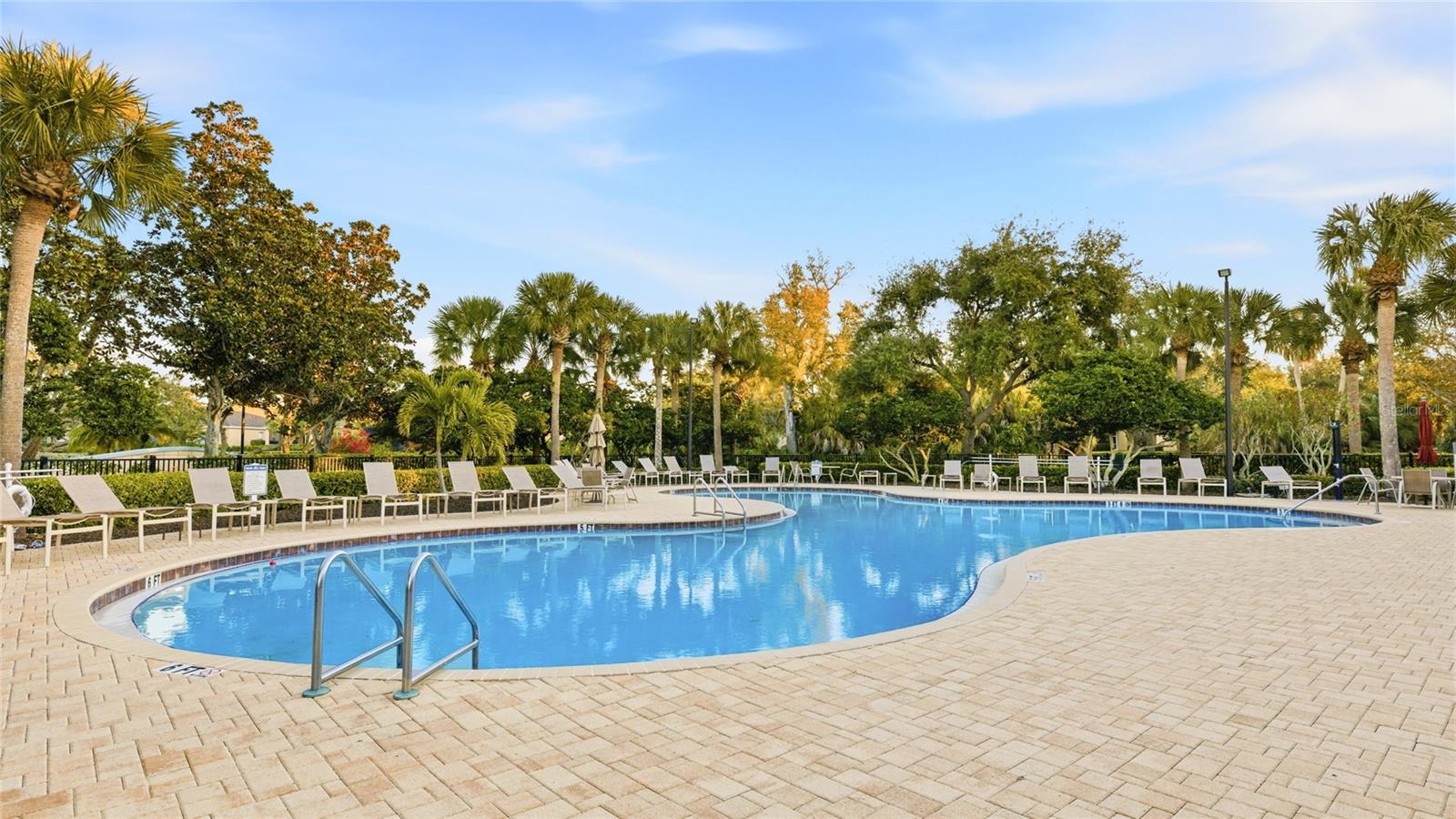 PALMA SOLA TRACE - Residential