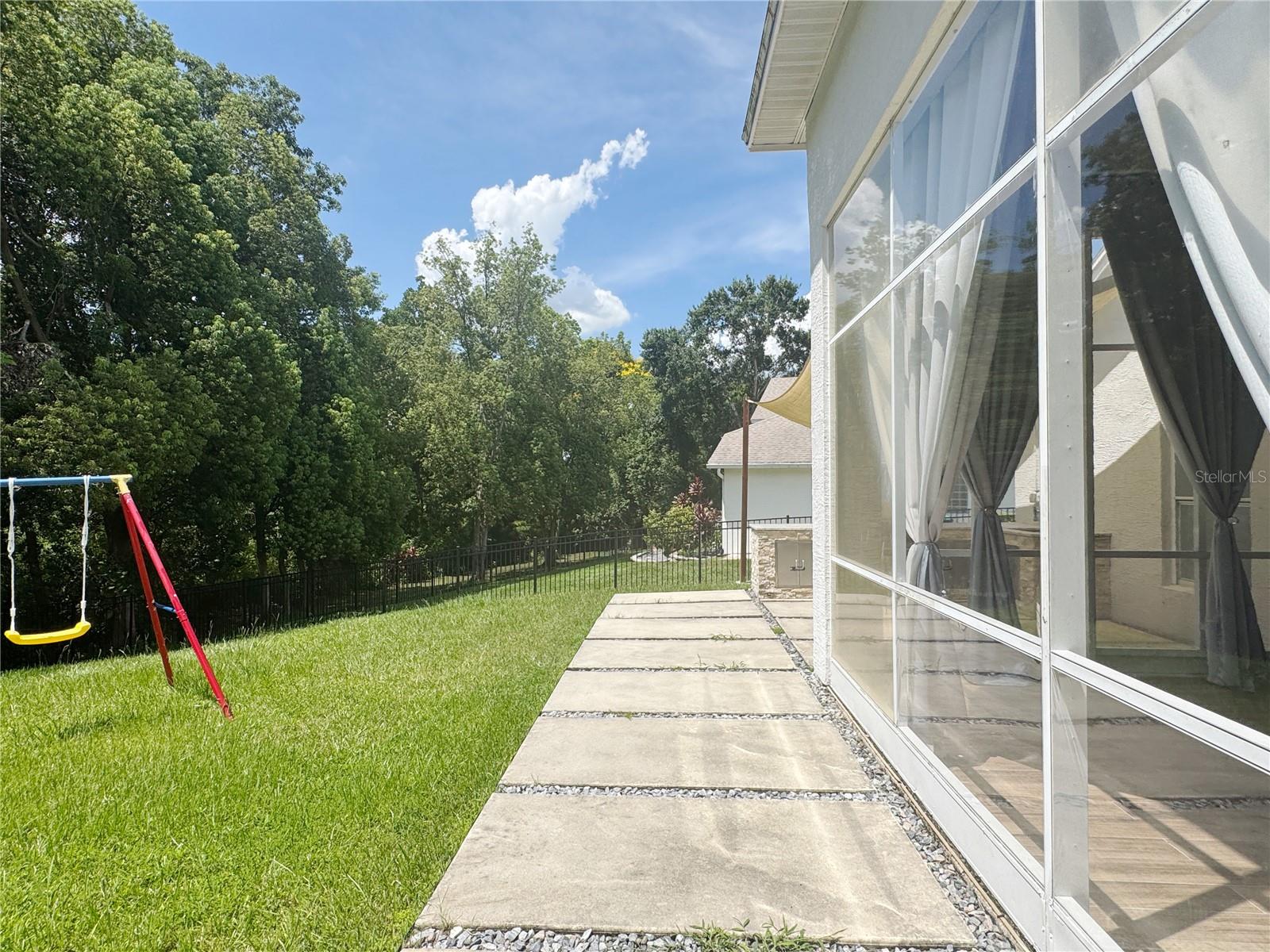 PALM COVE ESTATES - Residential Lease