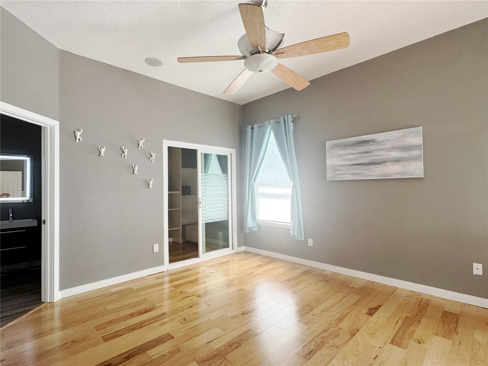 PALM COVE ESTATES - Residential Lease