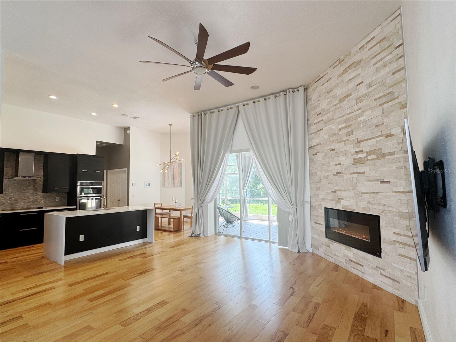 PALM COVE ESTATES - Residential Lease