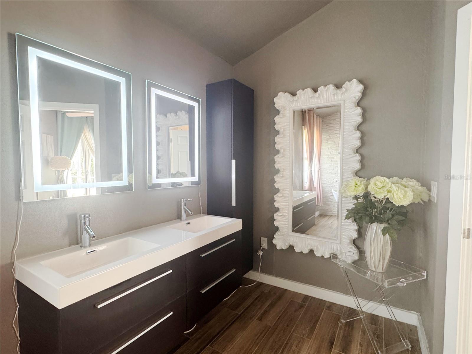 PALM COVE ESTATES - Residential Lease