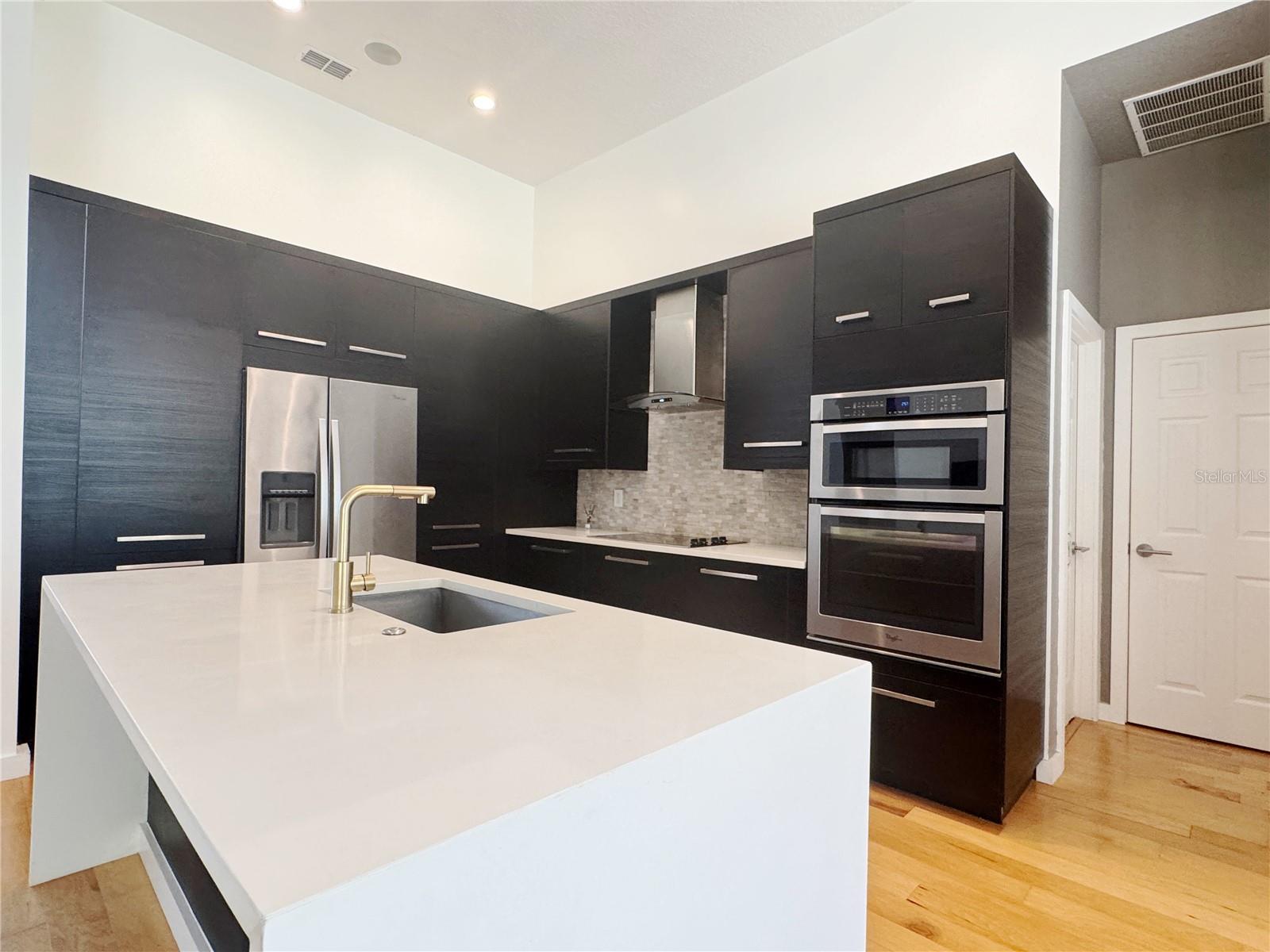 PALM COVE ESTATES - Residential Lease