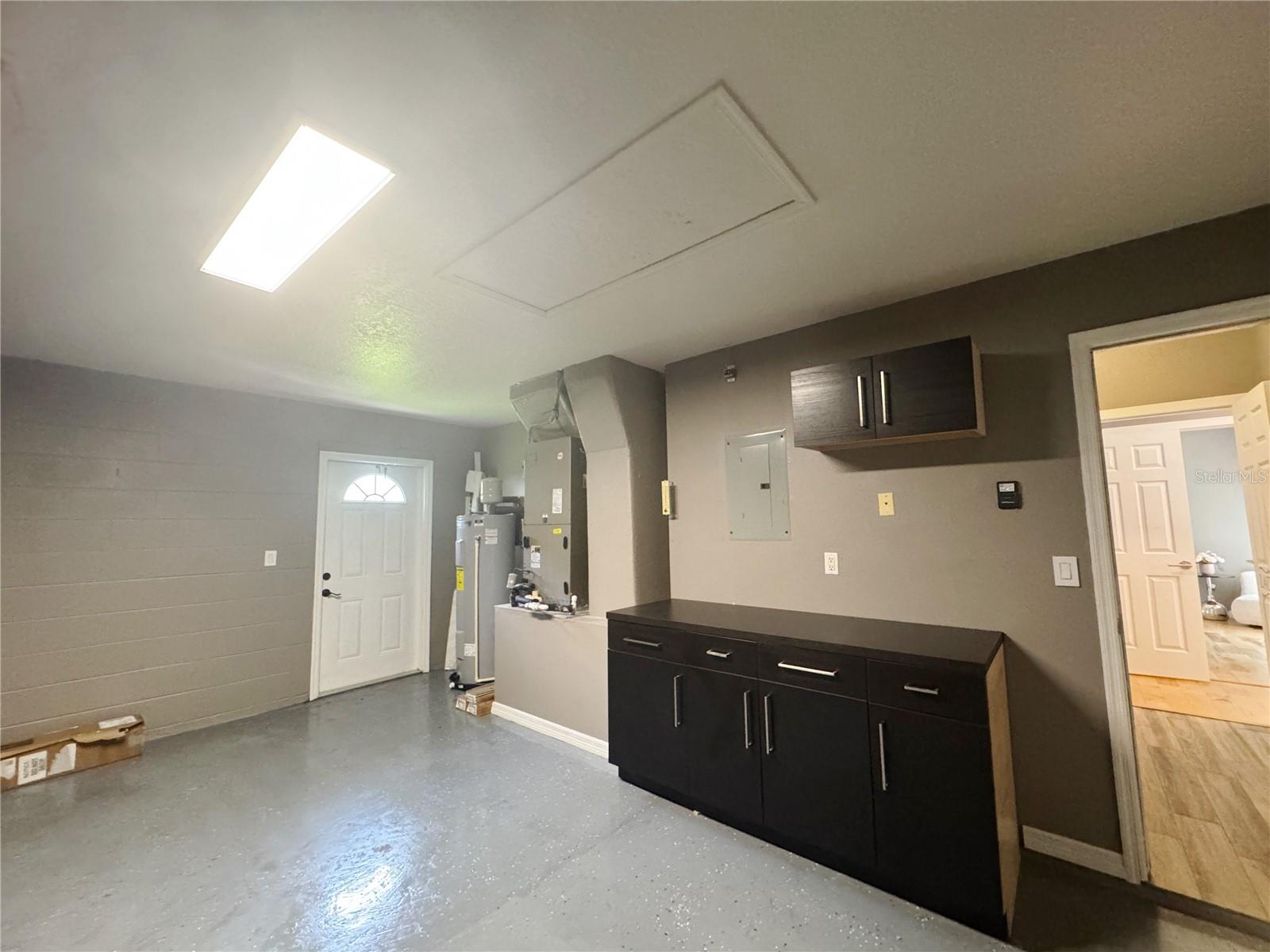 PALM COVE ESTATES - Residential Lease