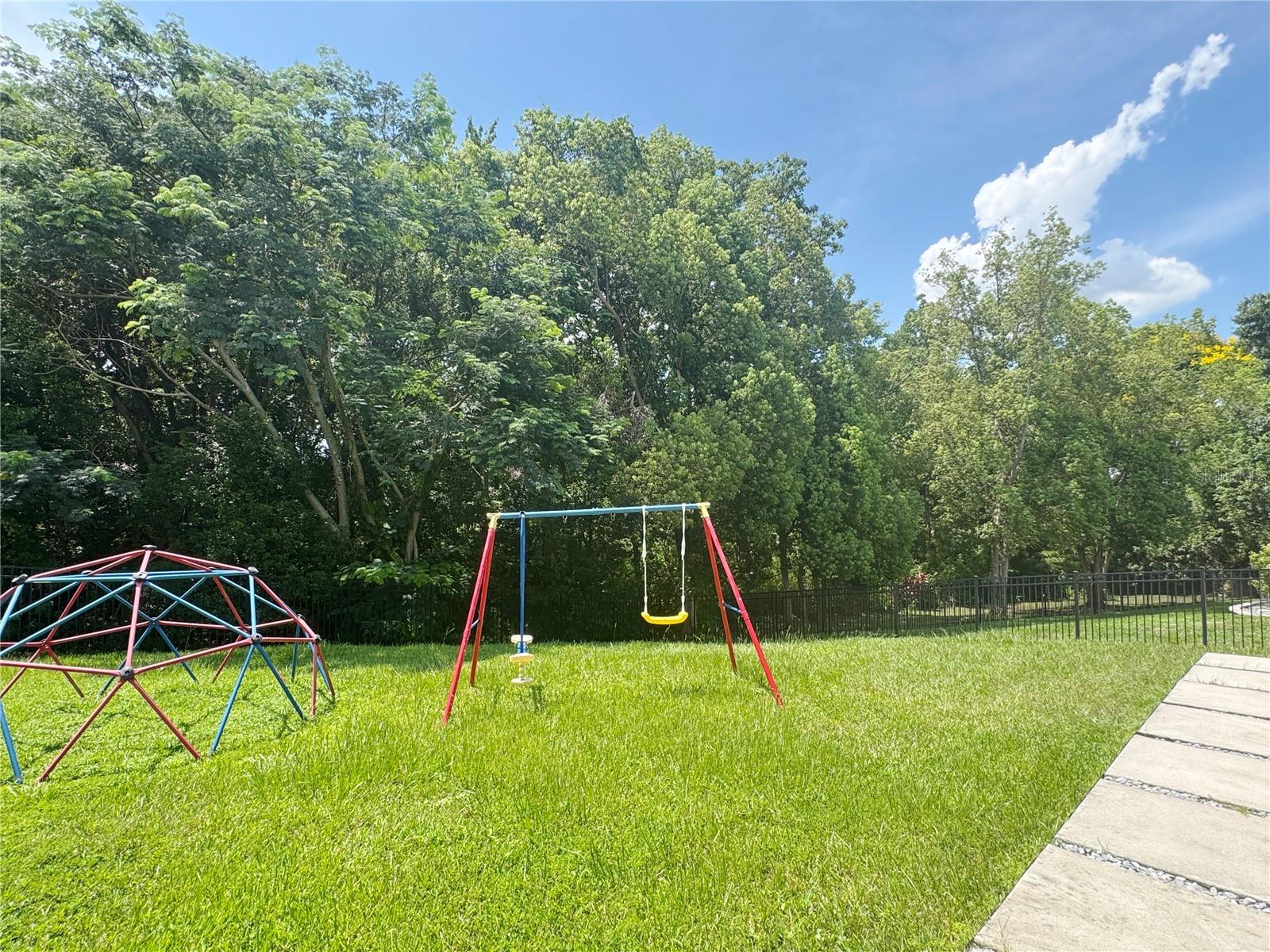 PALM COVE ESTATES - Residential Lease