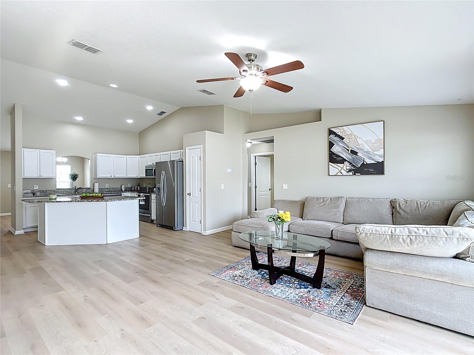 COUNTRY SQUARE - Residential