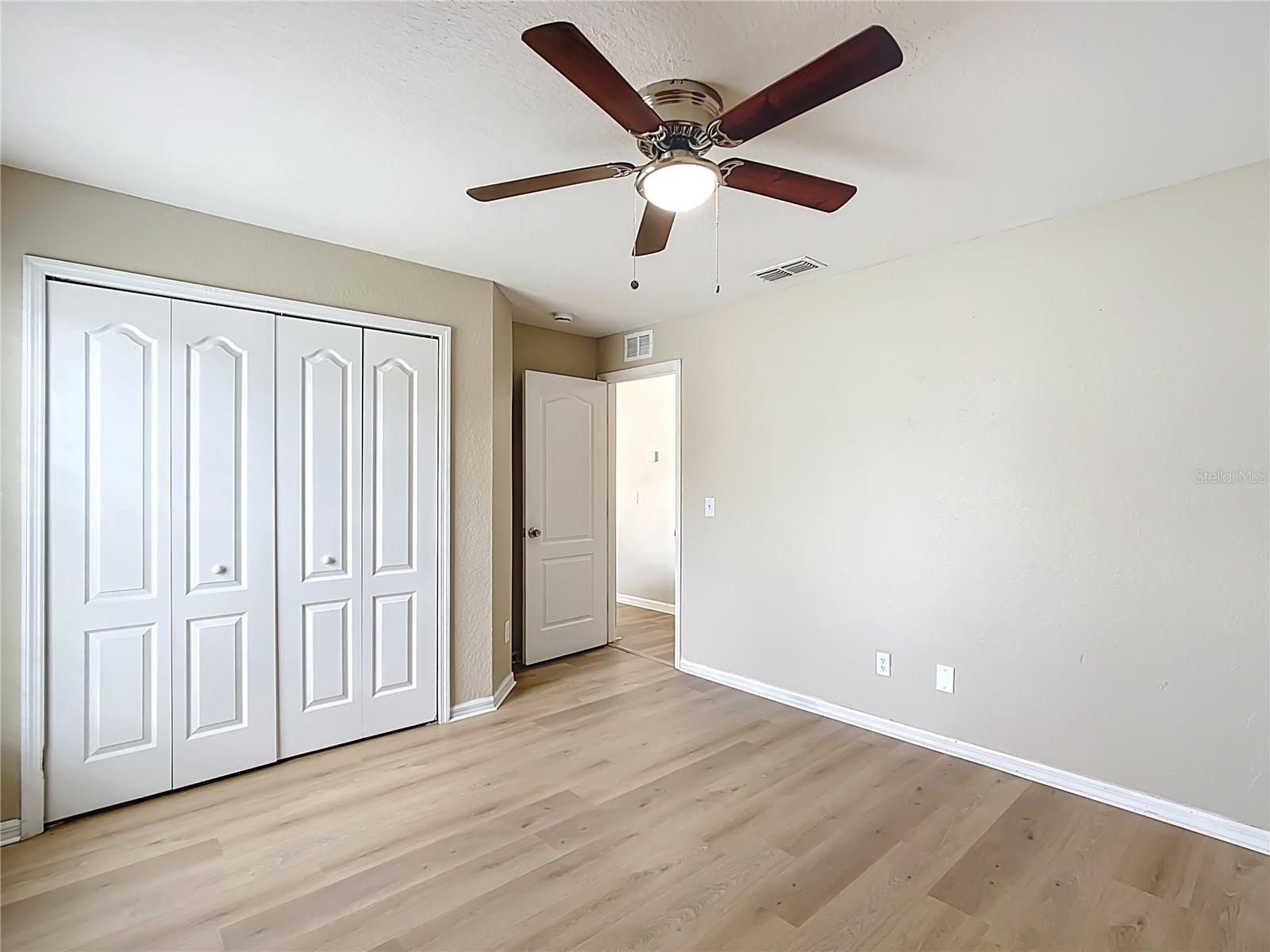COUNTRY SQUARE - Residential