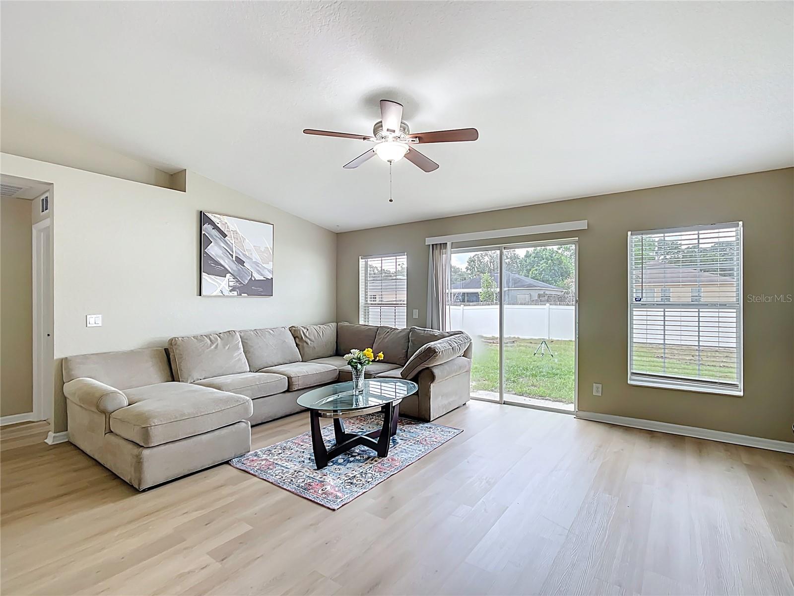 COUNTRY SQUARE - Residential