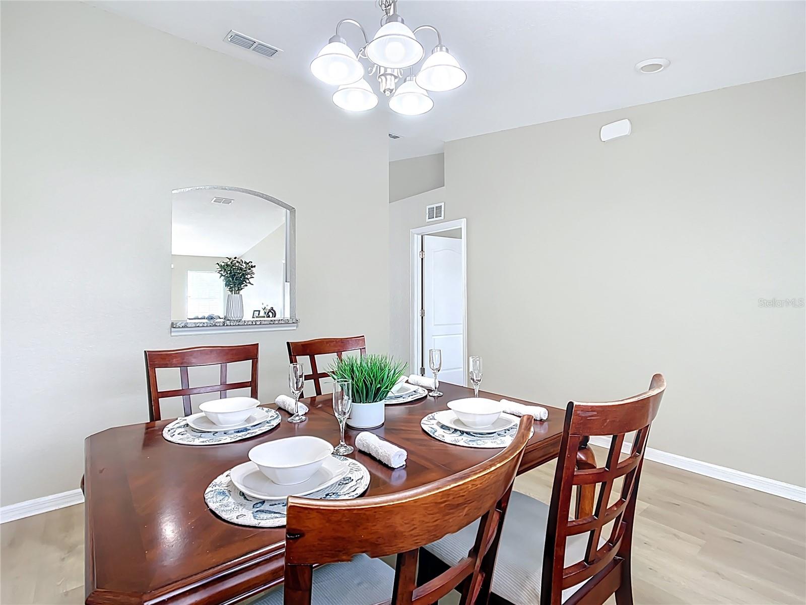 COUNTRY SQUARE - Residential