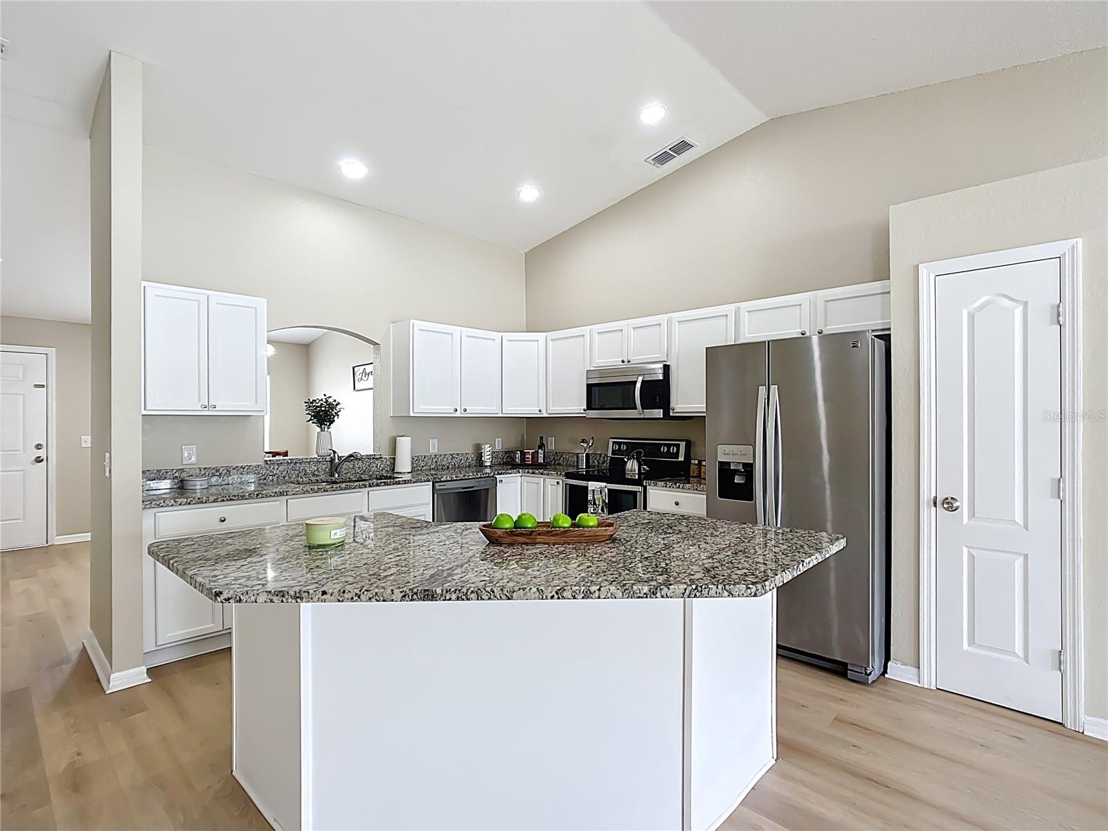 COUNTRY SQUARE - Residential