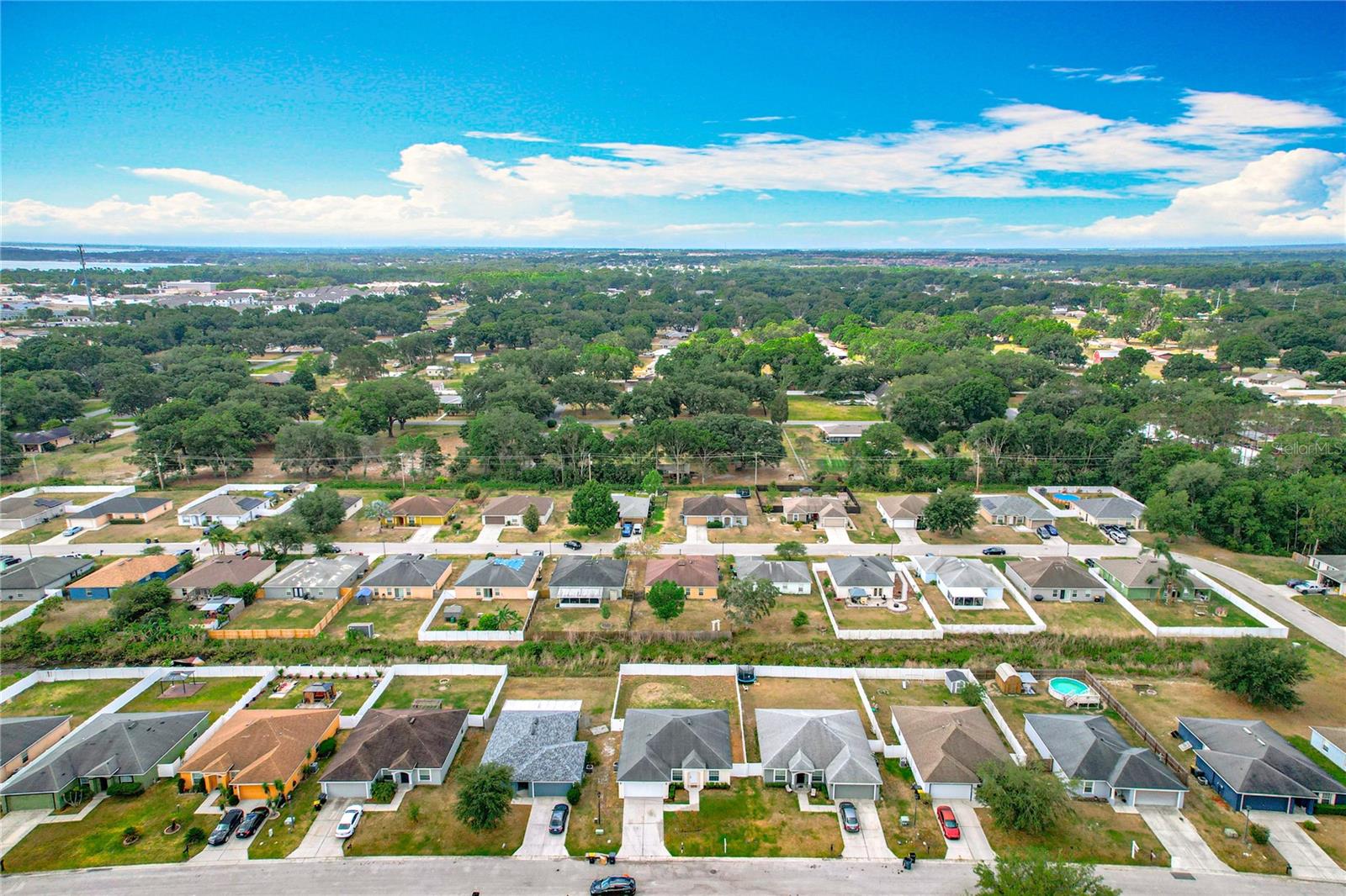 COUNTRY SQUARE - Residential