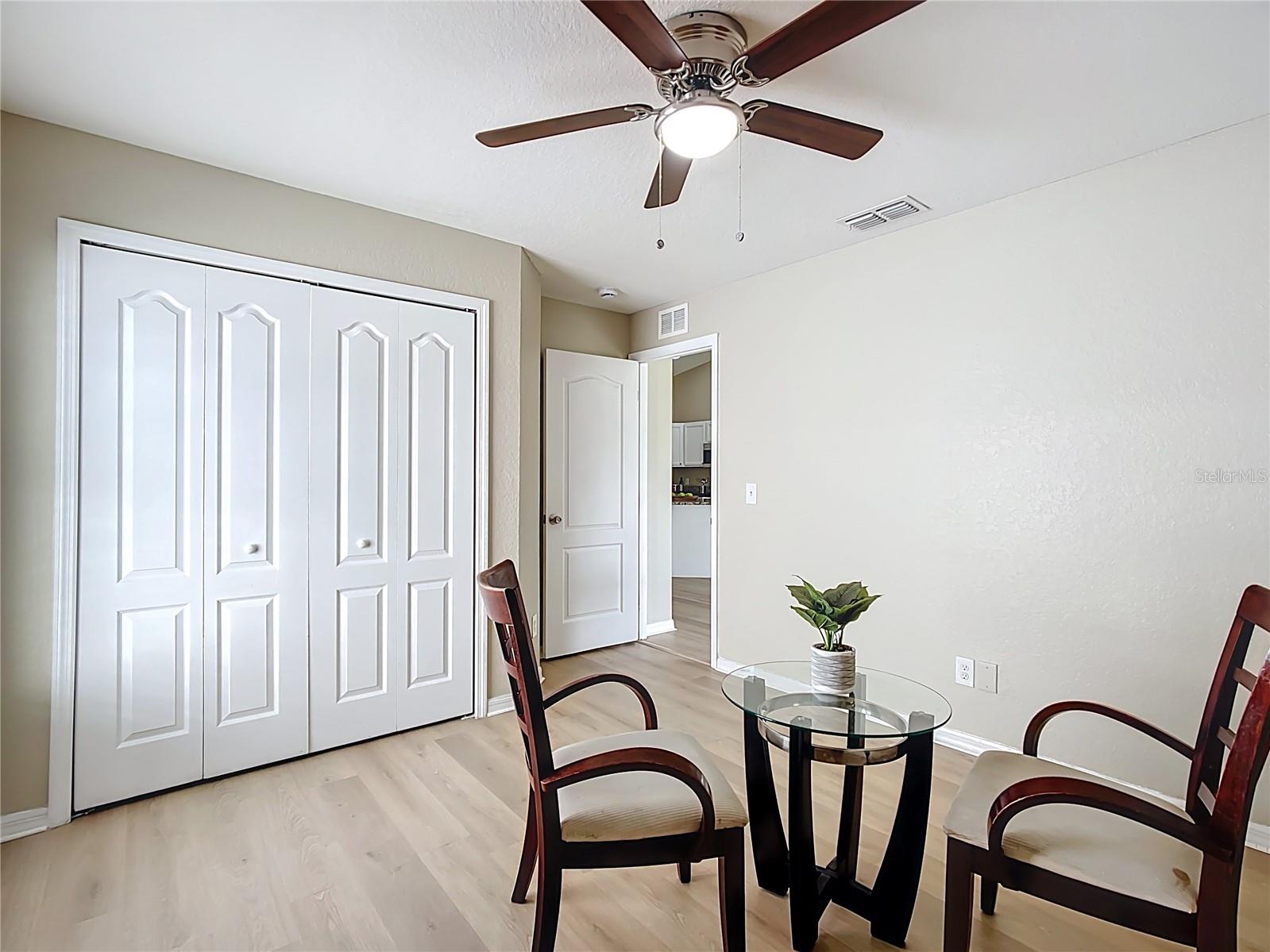 COUNTRY SQUARE - Residential
