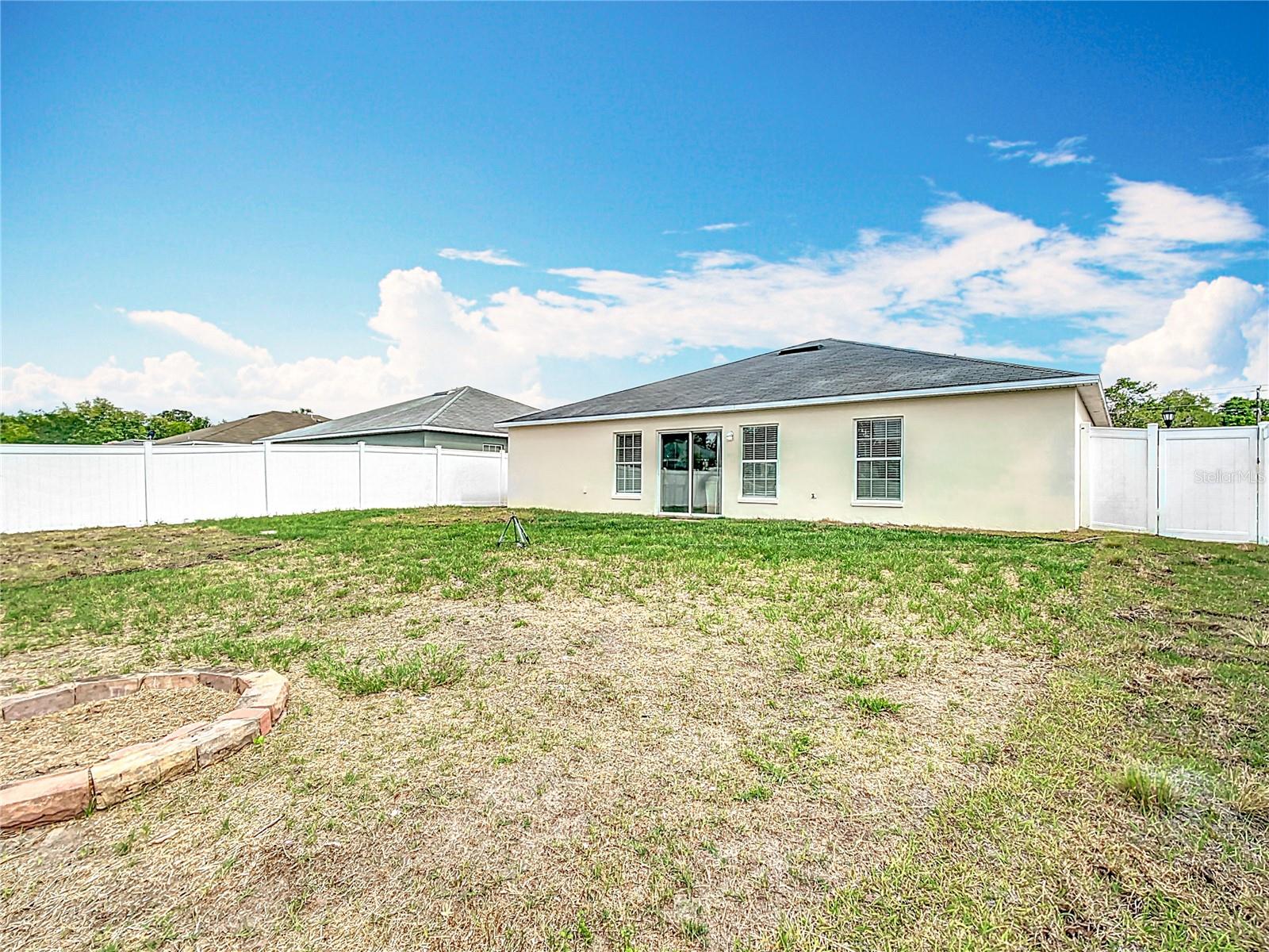 COUNTRY SQUARE - Residential