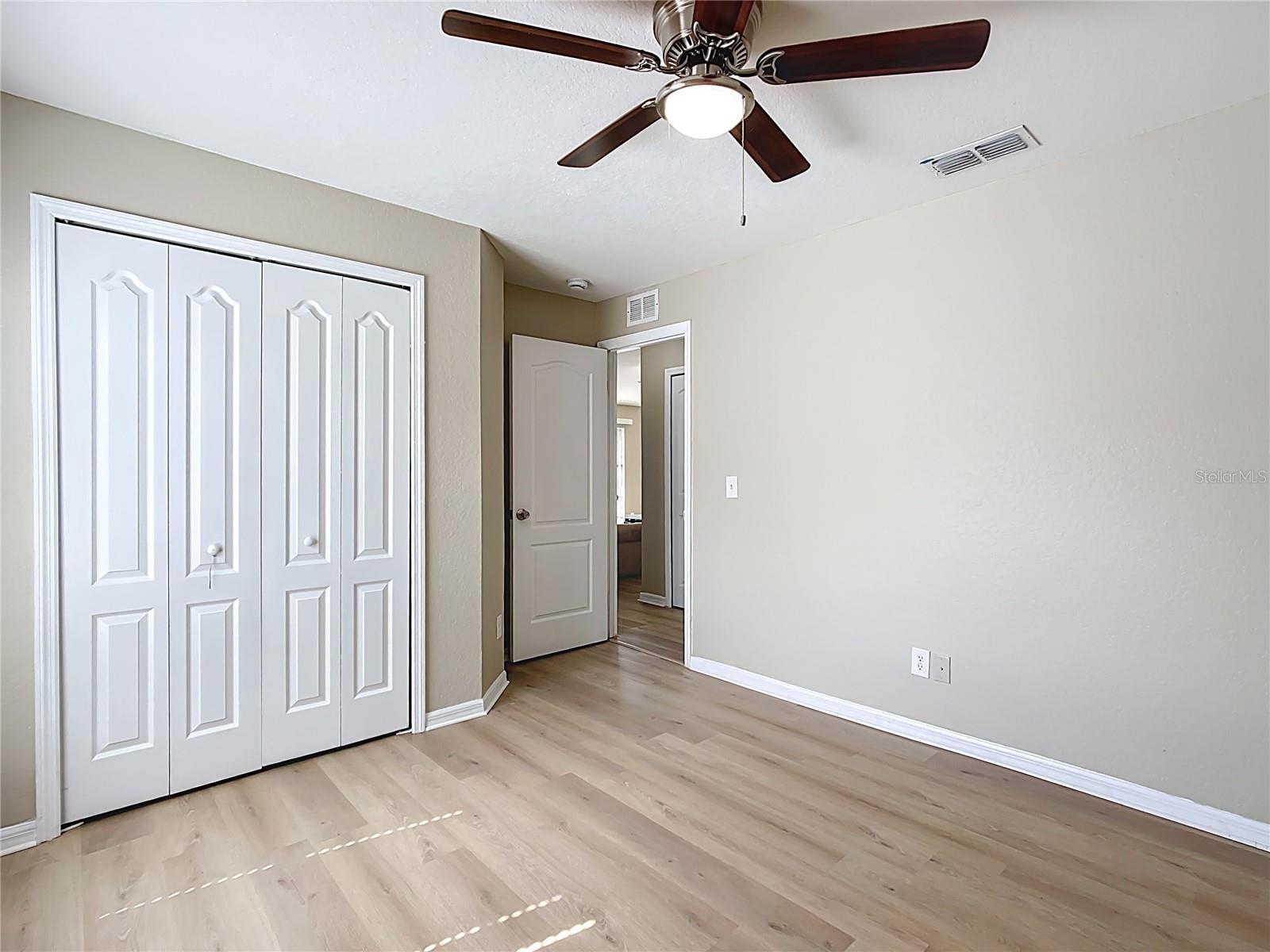 COUNTRY SQUARE - Residential