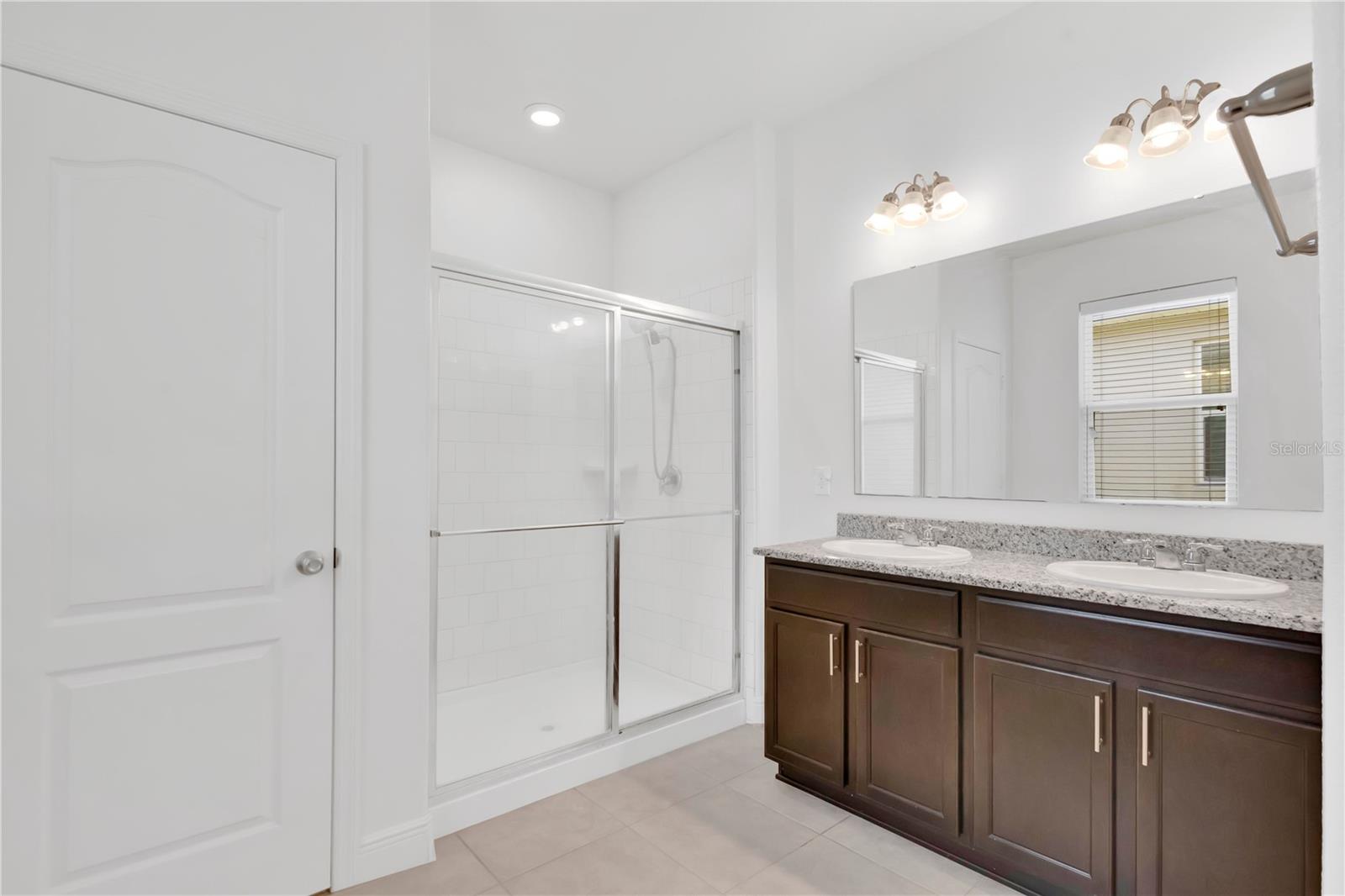 CREEKSTONE - Residential