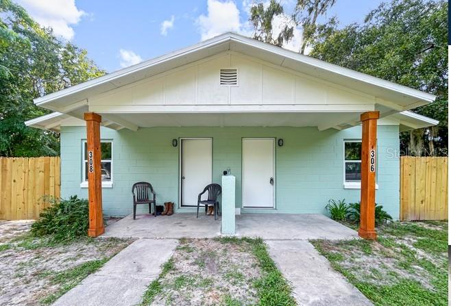 Amazing 2 bedroom, 1 bathroom house in Ocala. Amenities included: central air, stainless steel appliance, updated kitchen, updated bathroom, and yard. Utilities included: water. Is pet friendly. Date Available: July 2026
Newly renovated 2 bed / 1 bath duplex in a convenient Ocala location. This home features a brand new split-unit A/C system, new luxury vinyl plank flooring, fully renovated bathroom (toilet, vanity, shower), new fixtures, and a fully fenced yard. Enjoy brand-new stainless steel appliances including microwave, cooktop, refrigerator, and water heater.$1,220/month rent. $1,000 security deposit required. Please submit the form on this page or contact Skylark Investments at 305-283-2165 to learn more.