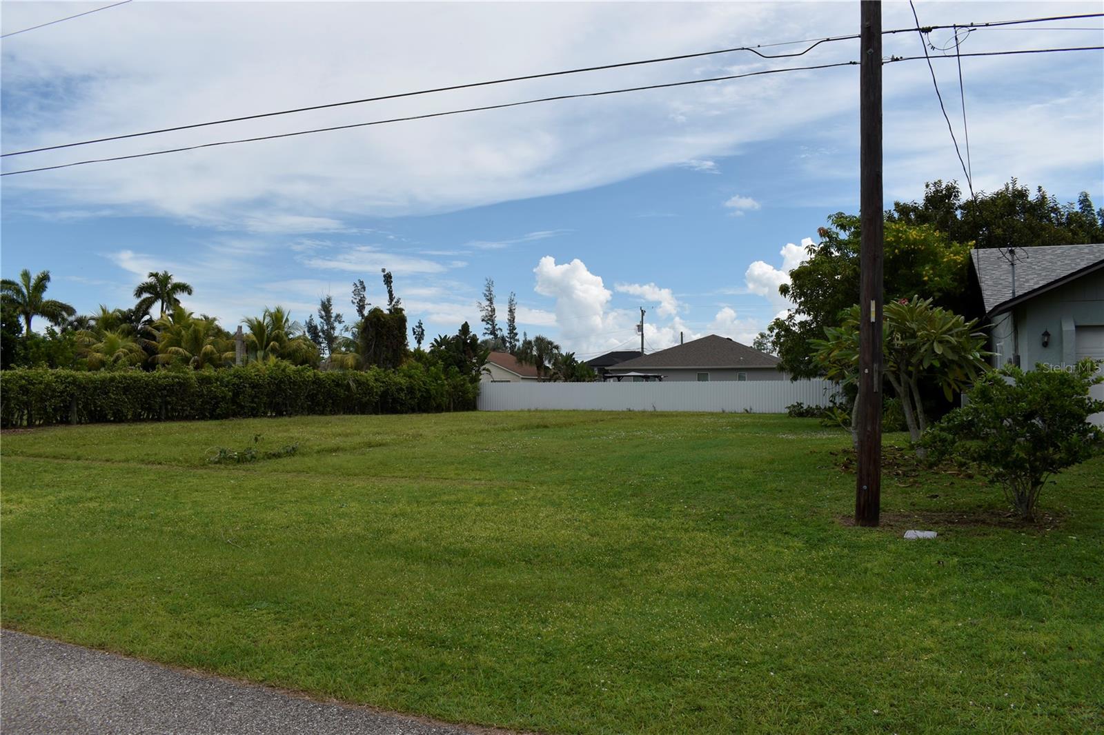 CAPE CORAL - Land