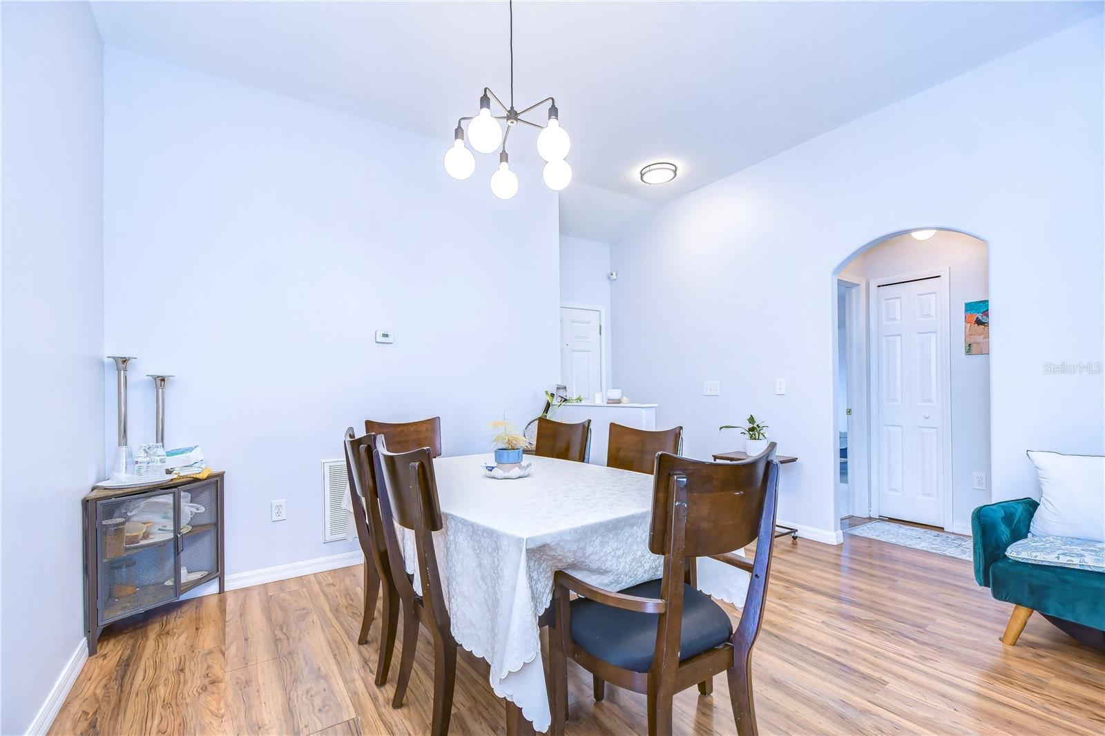 BRIDGEWATER PH 03 - Residential Lease