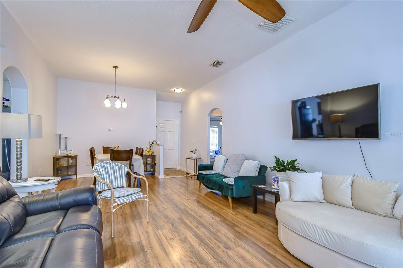 BRIDGEWATER PH 03 - Residential Lease