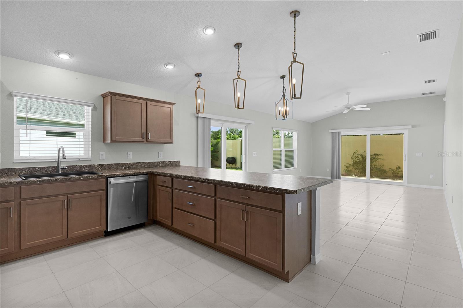 VILLAGES/SOUTHERN OAKS UN #116 - Residential