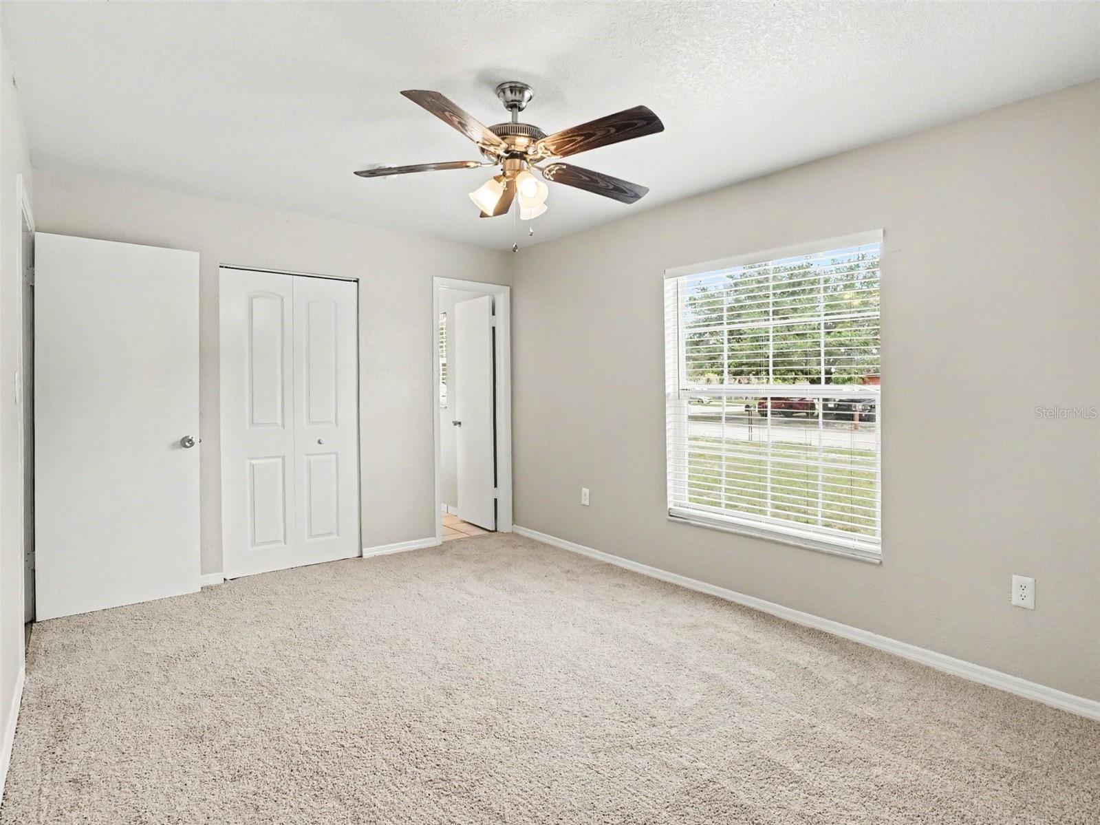 TWIN LAKES MANOR - Residential