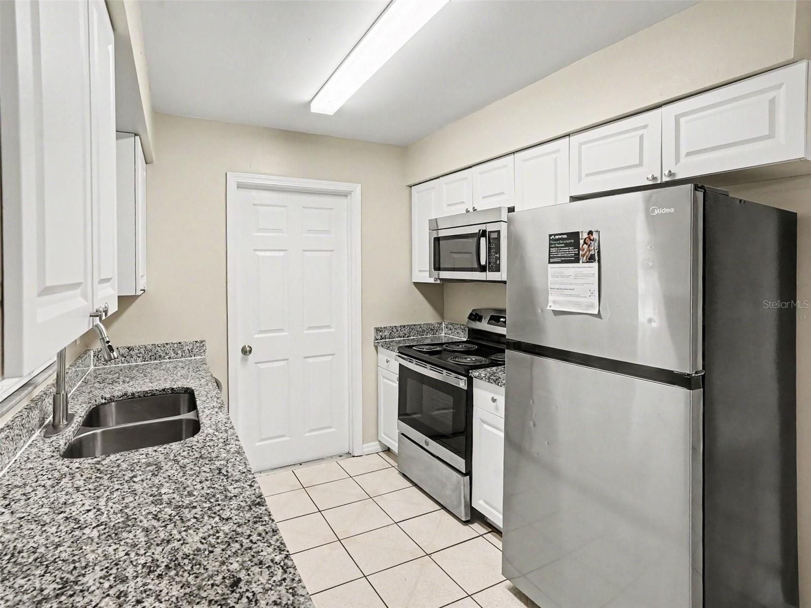 TWIN LAKES MANOR - Residential