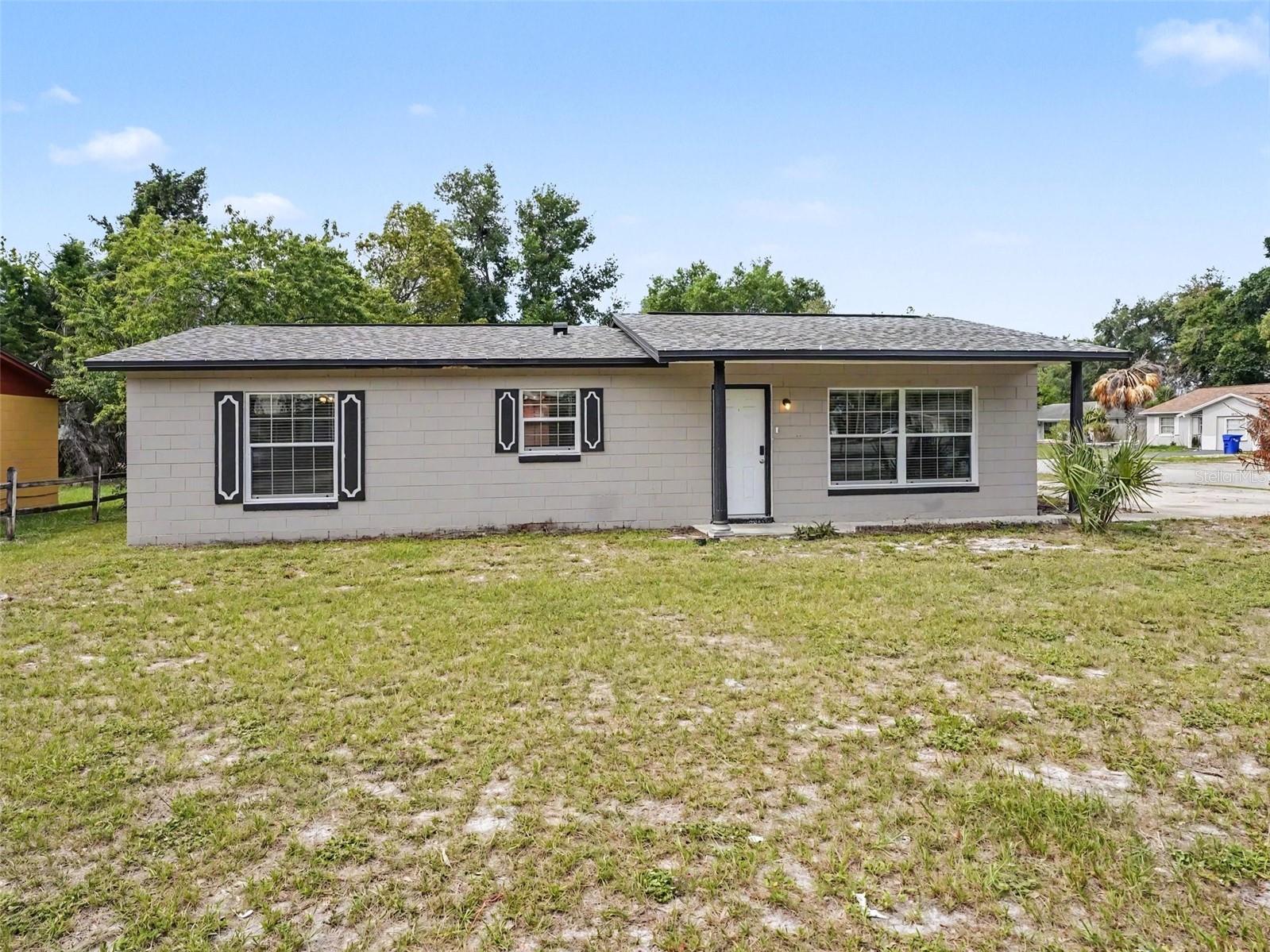 TWIN LAKES MANOR - Residential