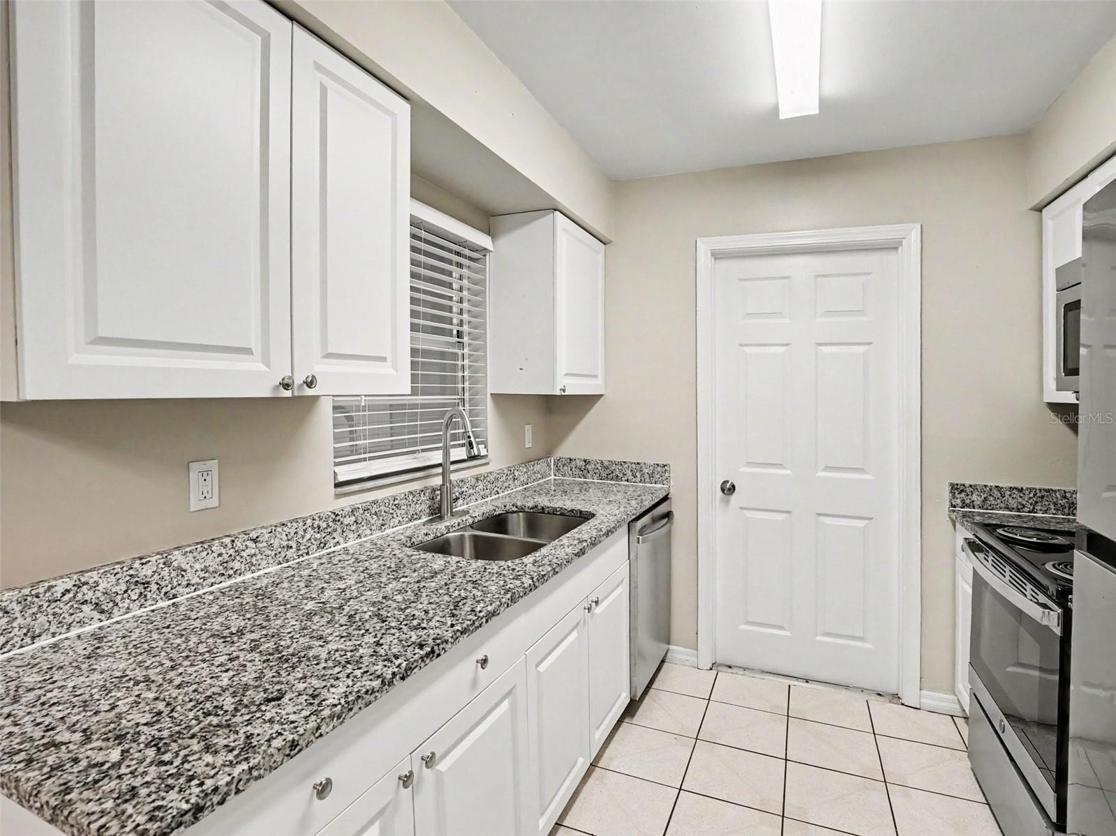 TWIN LAKES MANOR - Residential