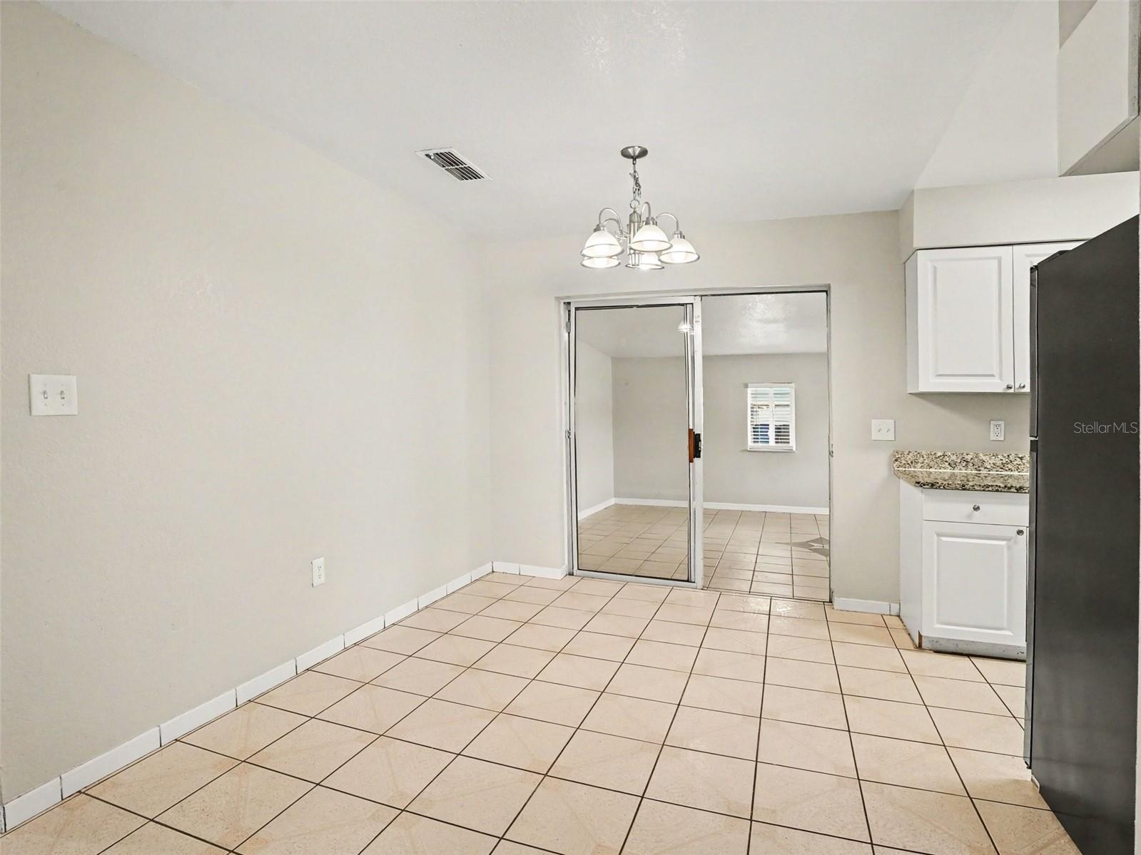 TWIN LAKES MANOR - Residential