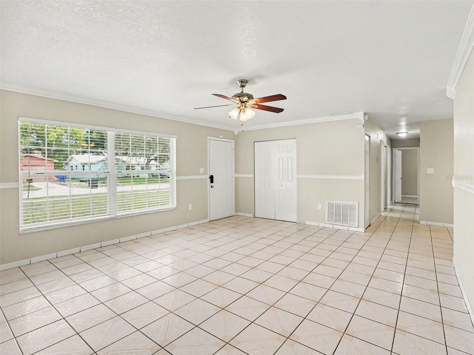 TWIN LAKES MANOR - Residential