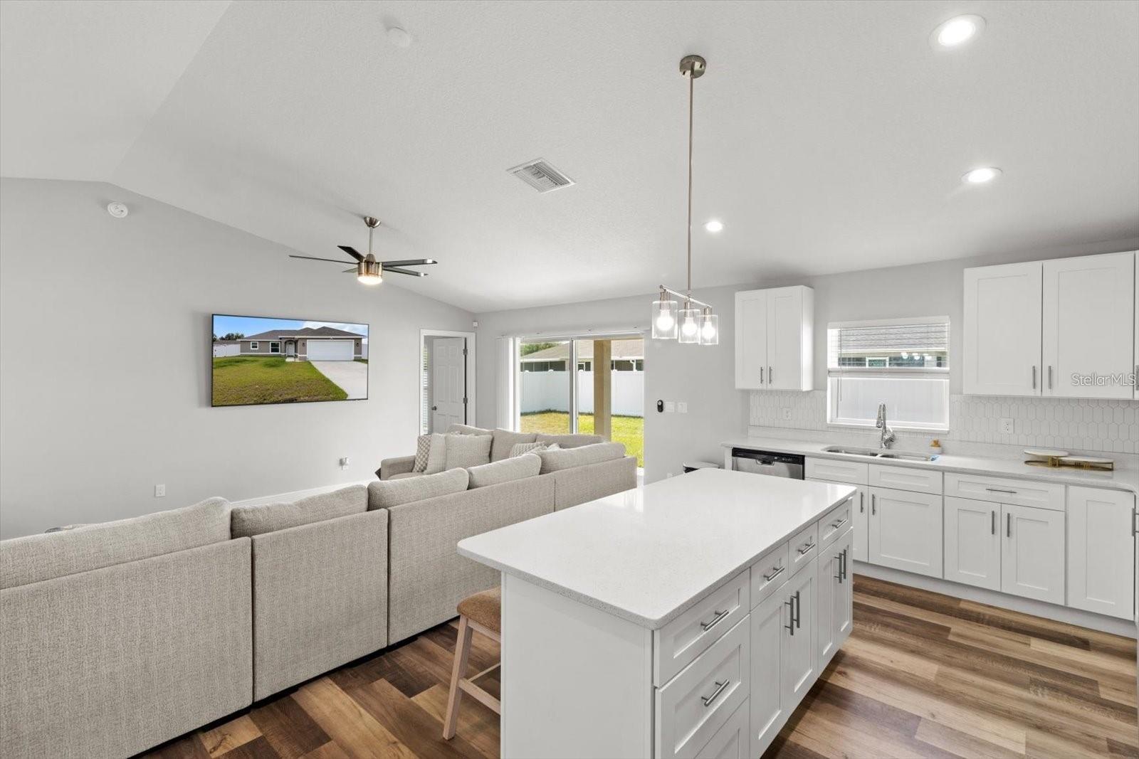 SILVER SPRINGS SHORES - Residential
