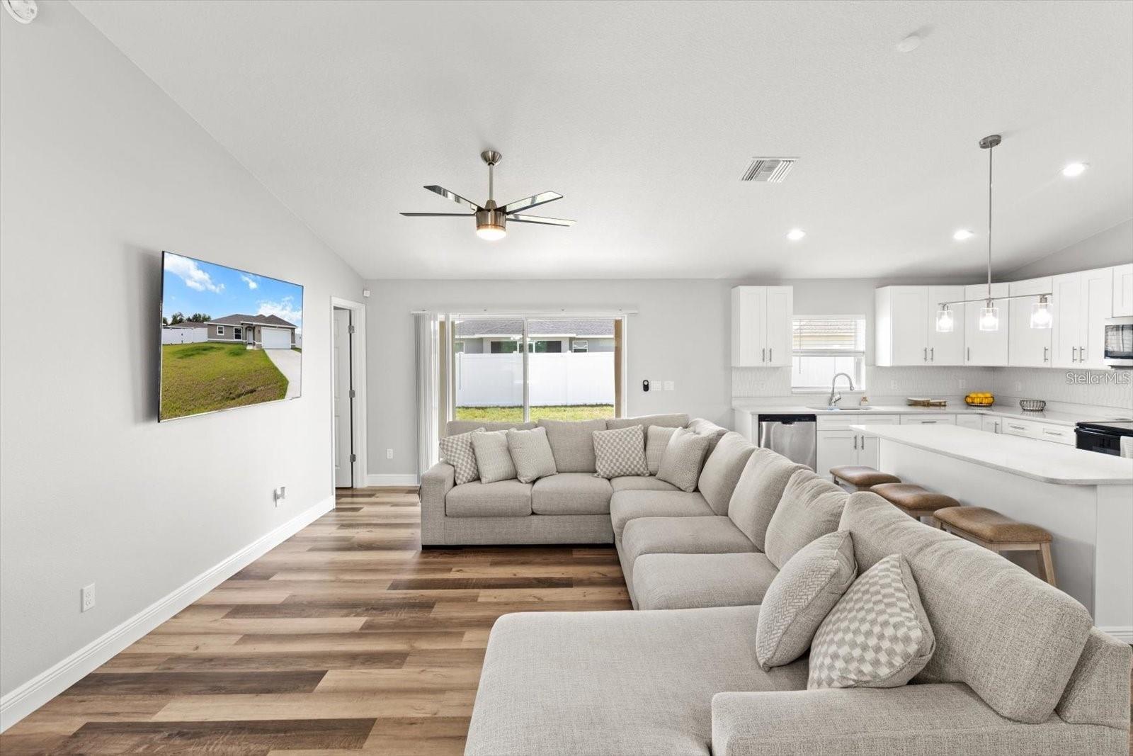 SILVER SPRINGS SHORES - Residential