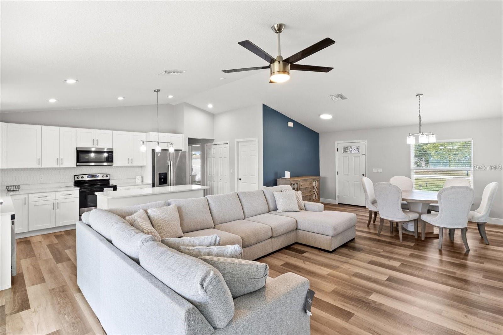 SILVER SPRINGS SHORES - Residential