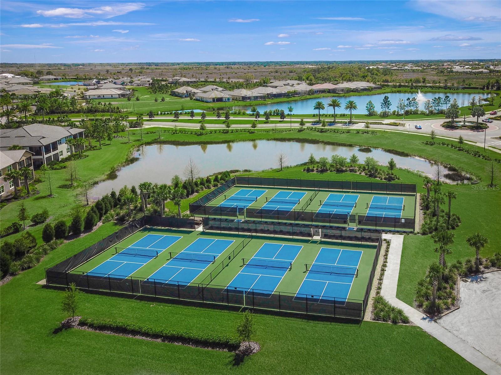 COUNTRY CLUB EAST AT LAKEWD RNCH QQ1 2C - Residential