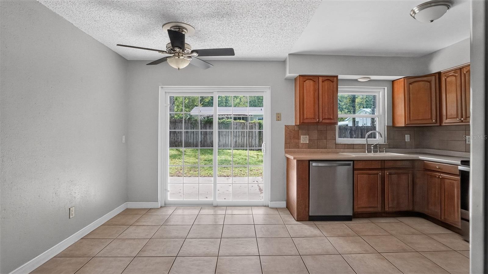 SUNVIEW MANOR - Residential