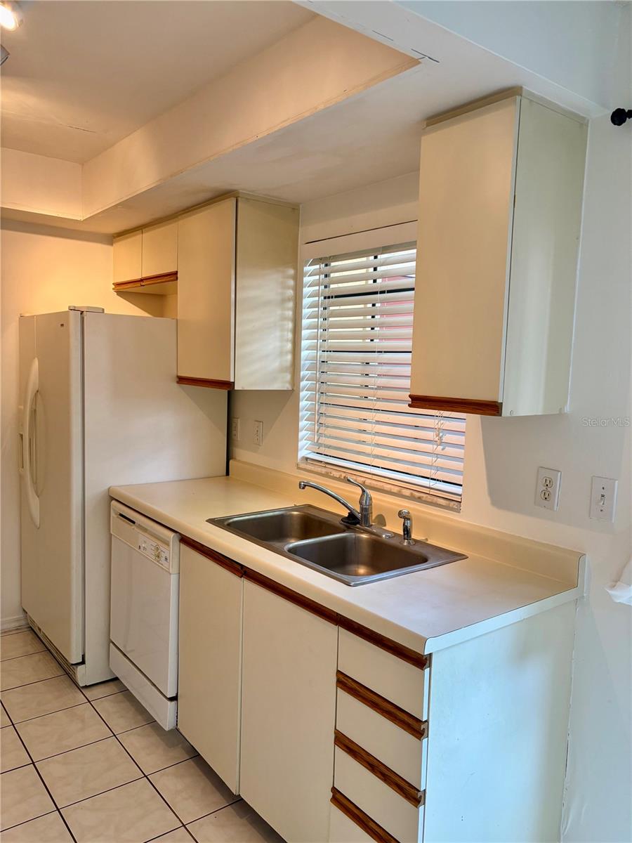 HIDDEN OAKS CONDO PH 7 - Residential