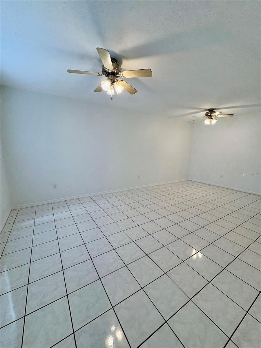 HIDDEN OAKS CONDO PH 7 - Residential