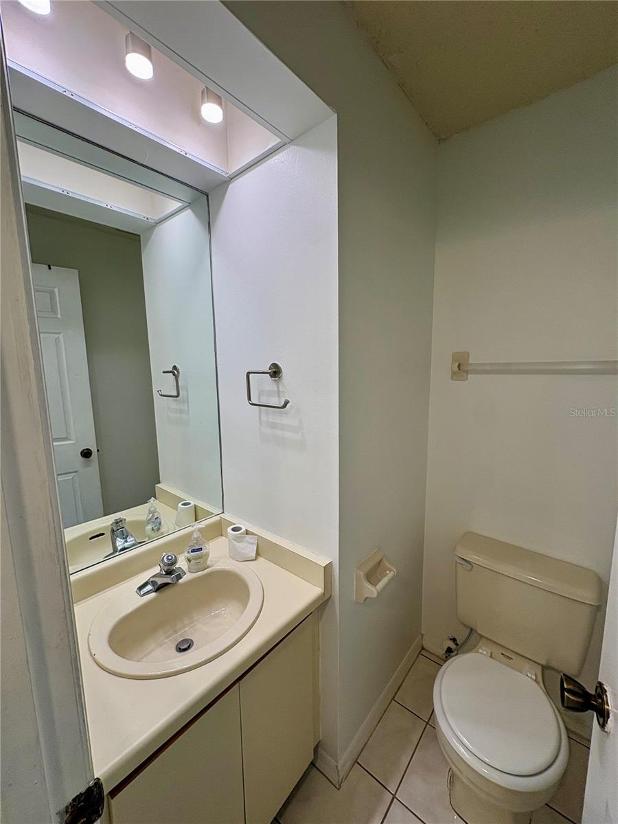 HIDDEN OAKS CONDO PH 7 - Residential