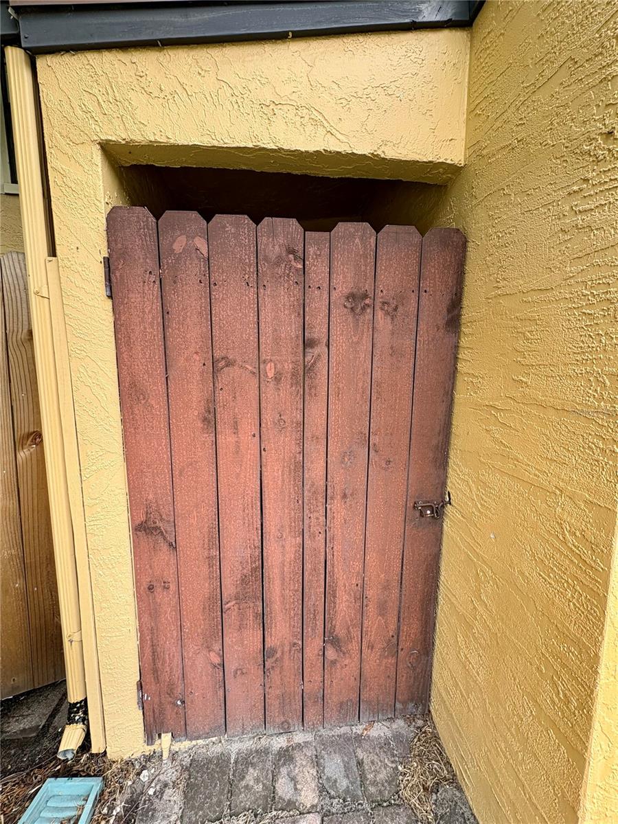 HIDDEN OAKS CONDO PH 7 - Residential