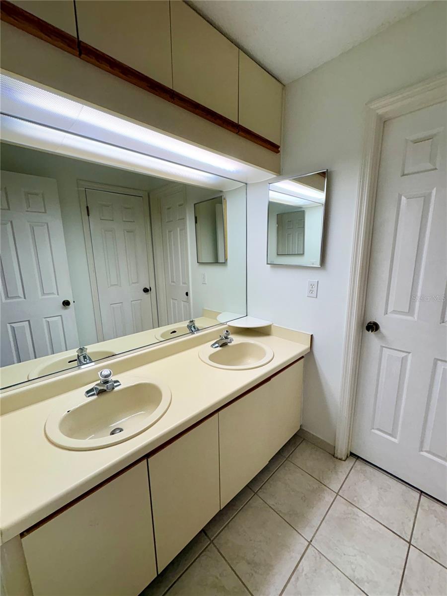 HIDDEN OAKS CONDO PH 7 - Residential