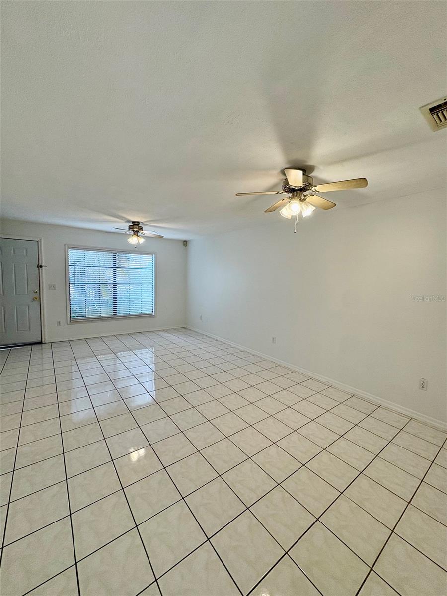 HIDDEN OAKS CONDO PH 7 - Residential