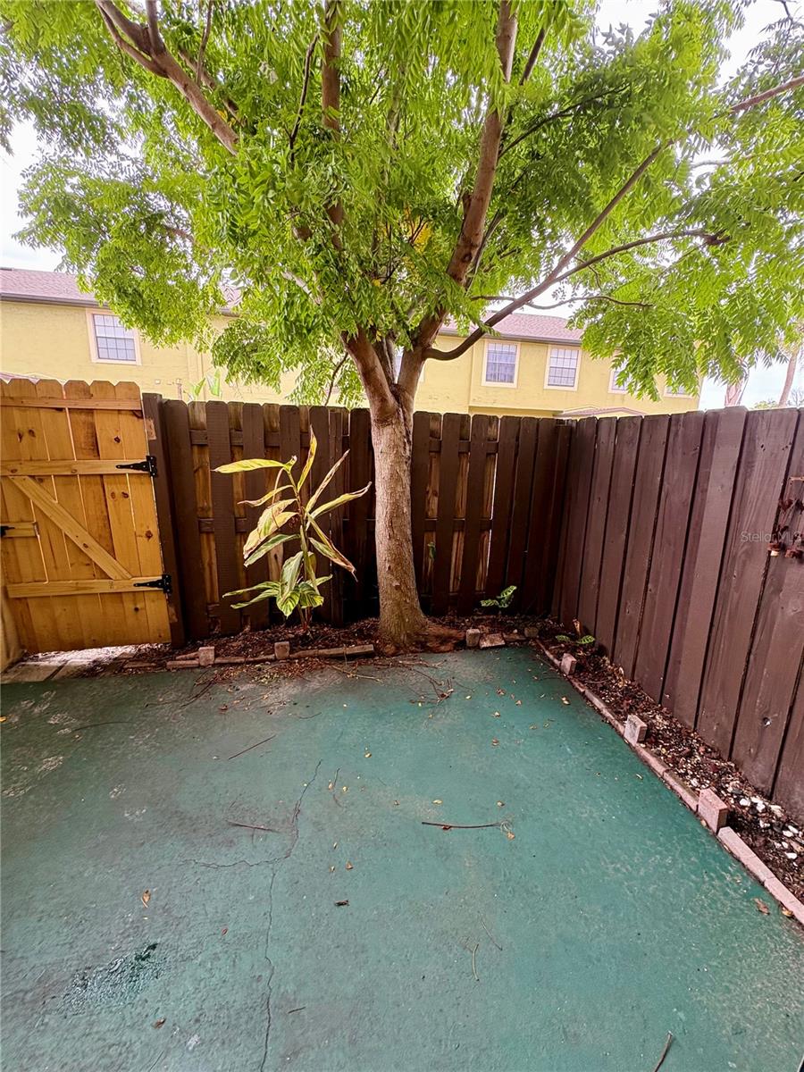 HIDDEN OAKS CONDO PH 7 - Residential