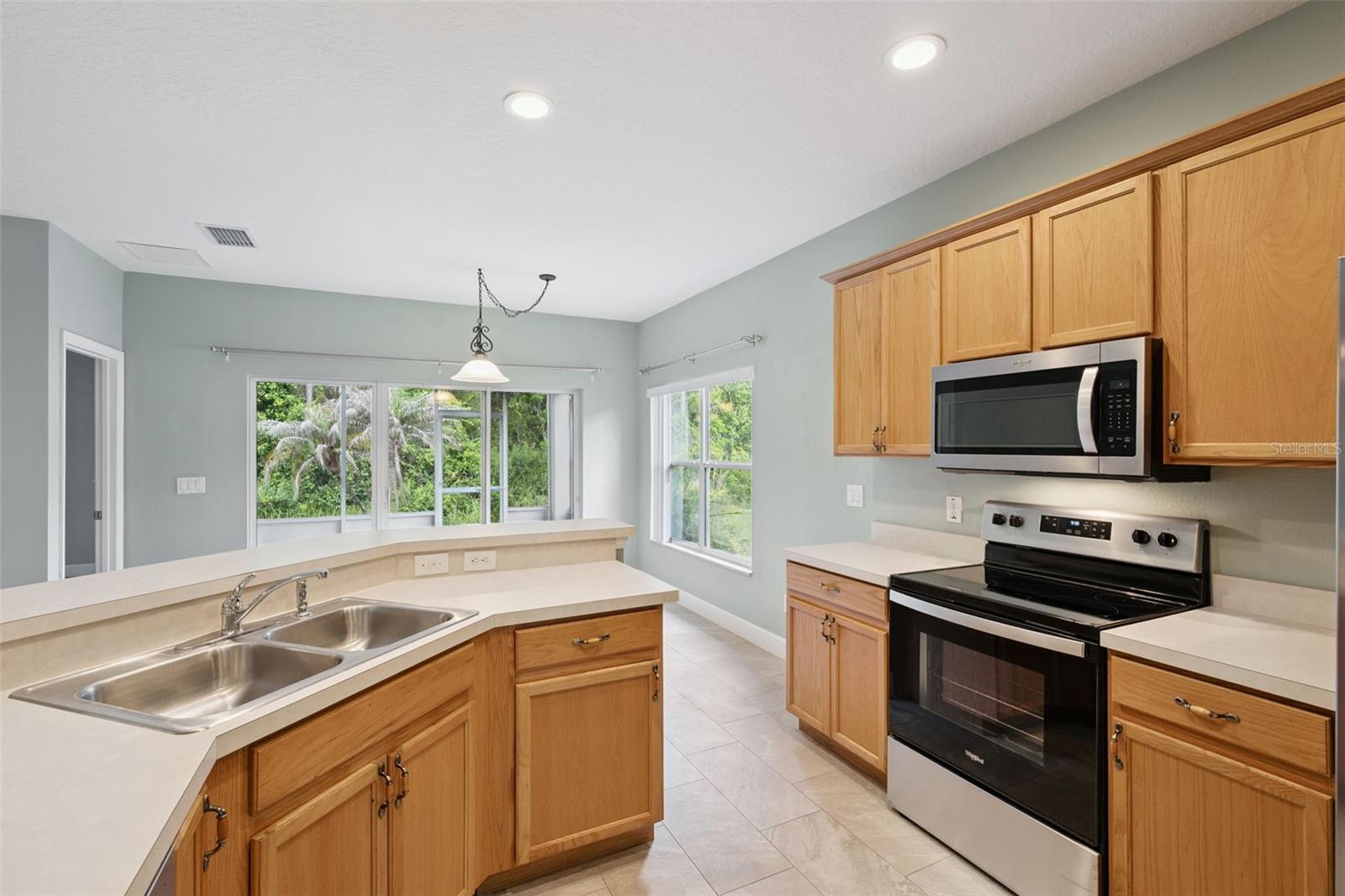 WOODLAND LAKES - Residential