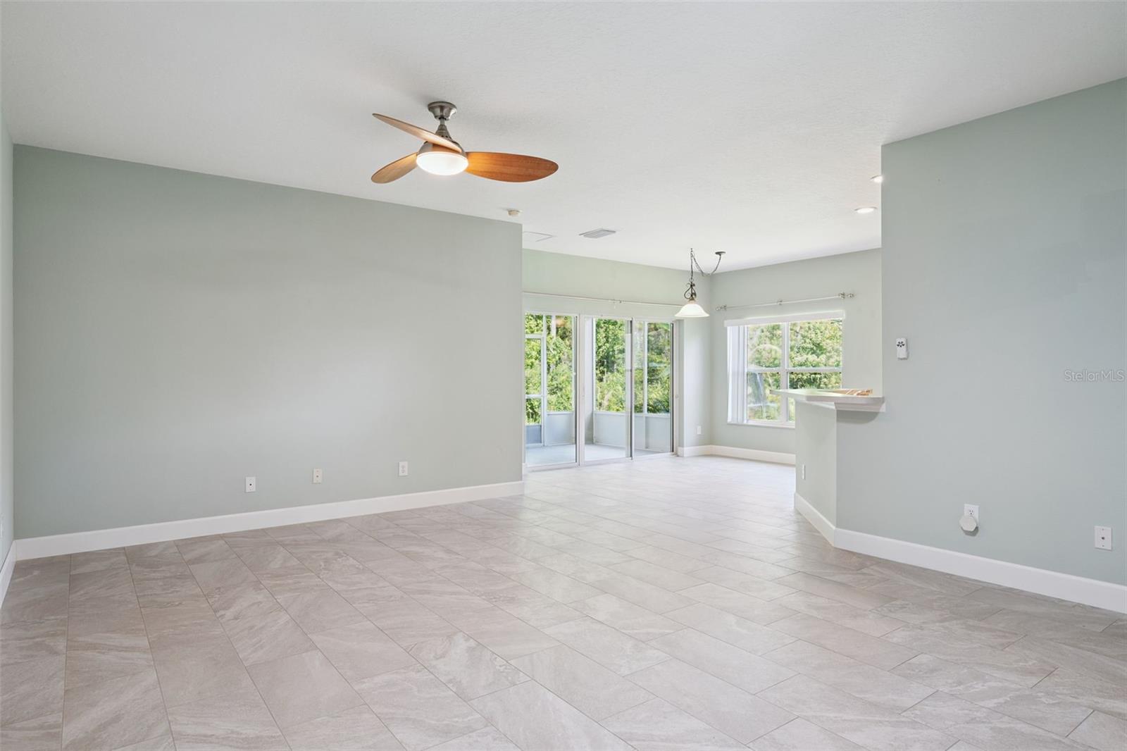 WOODLAND LAKES - Residential
