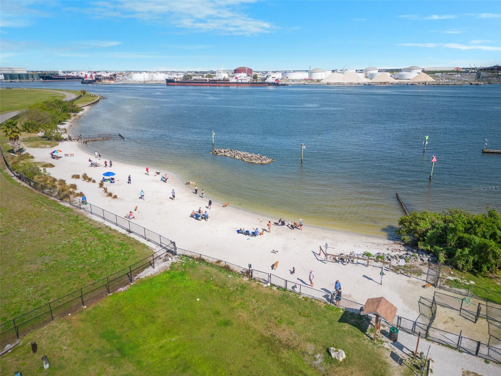 DAVIS ISLAND - Land