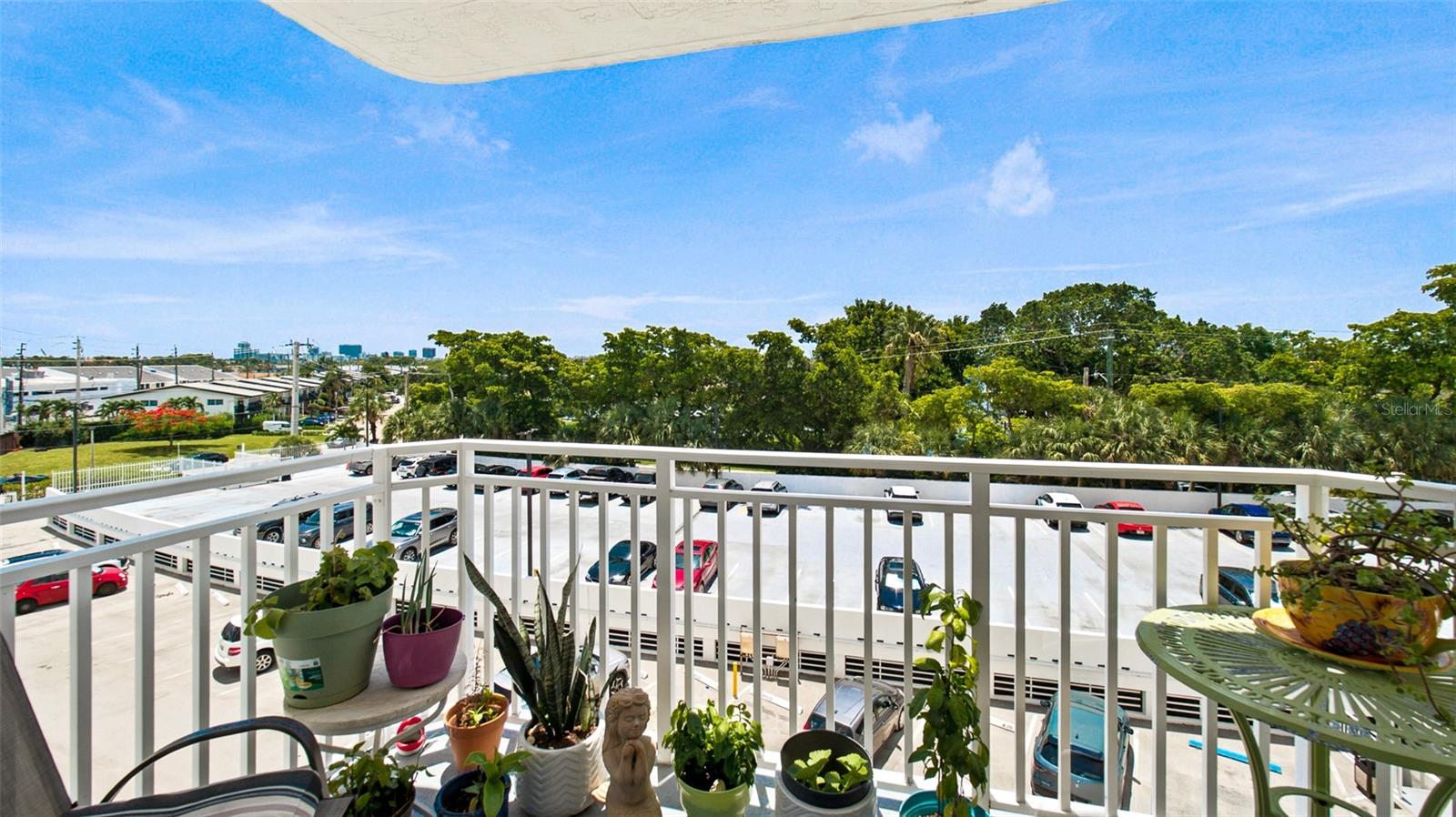 BAYVIEW TOWERS CONDO NORTH BLDG. - Residential