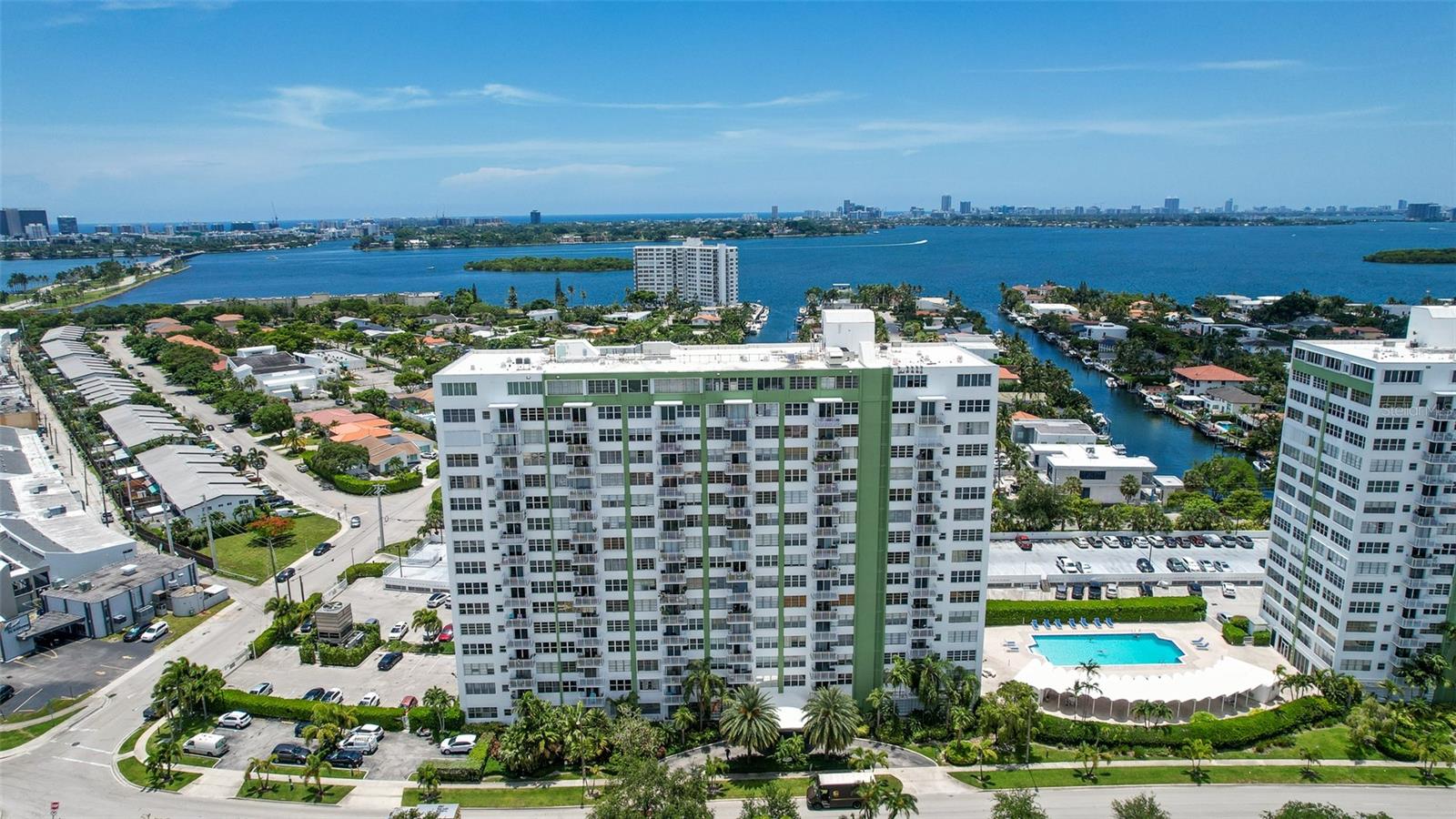 BAYVIEW TOWERS CONDO NORTH BLDG. - Residential