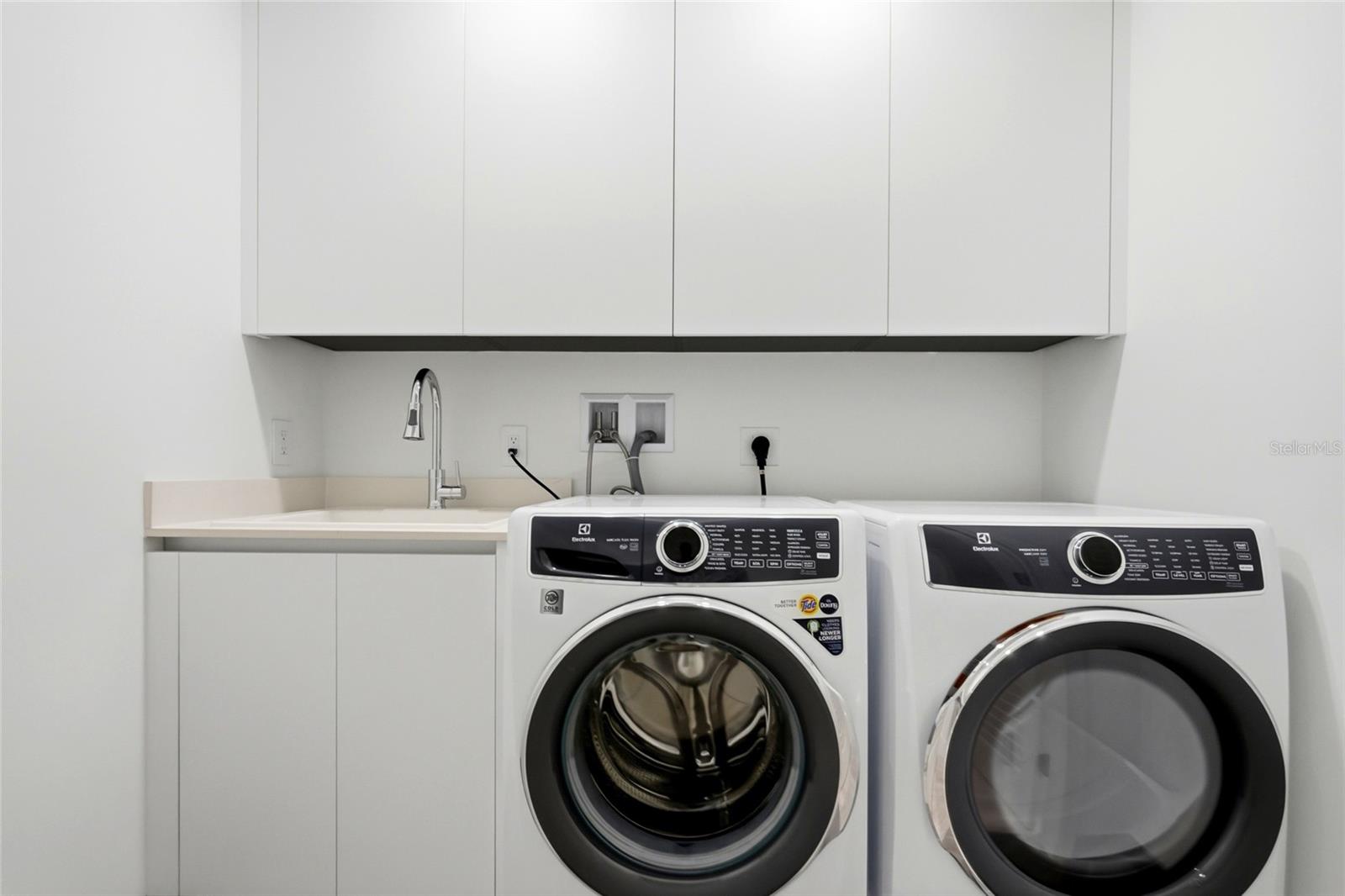BAYSHORE YSABELLA CONDOMINIUM - Residential