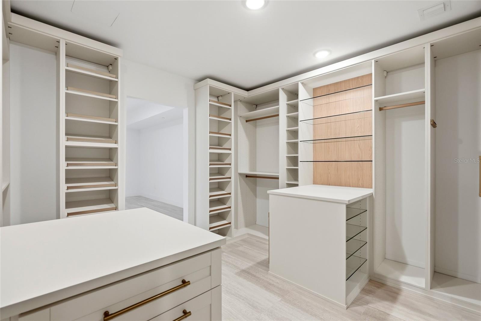 BAYSHORE YSABELLA CONDOMINIUM - Residential