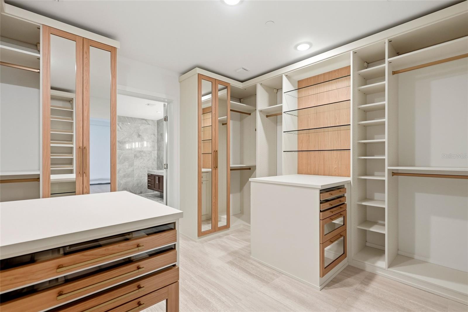 BAYSHORE YSABELLA CONDOMINIUM - Residential