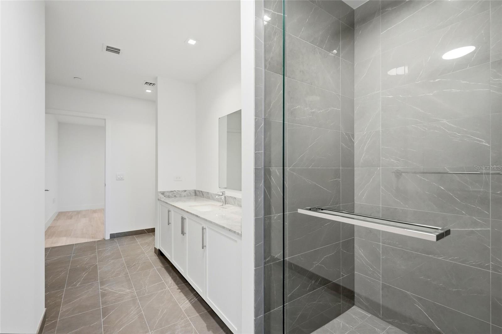 BAYSHORE YSABELLA CONDOMINIUM - Residential